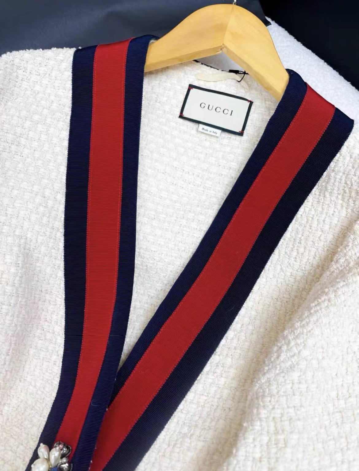 Gucci 40 size classic red and blue edge white gem button cardigan