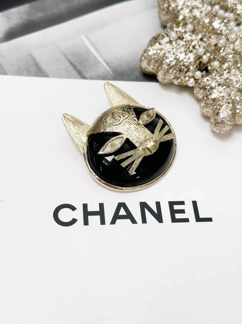 Chanel 19A black and gold double C logo cat brooch