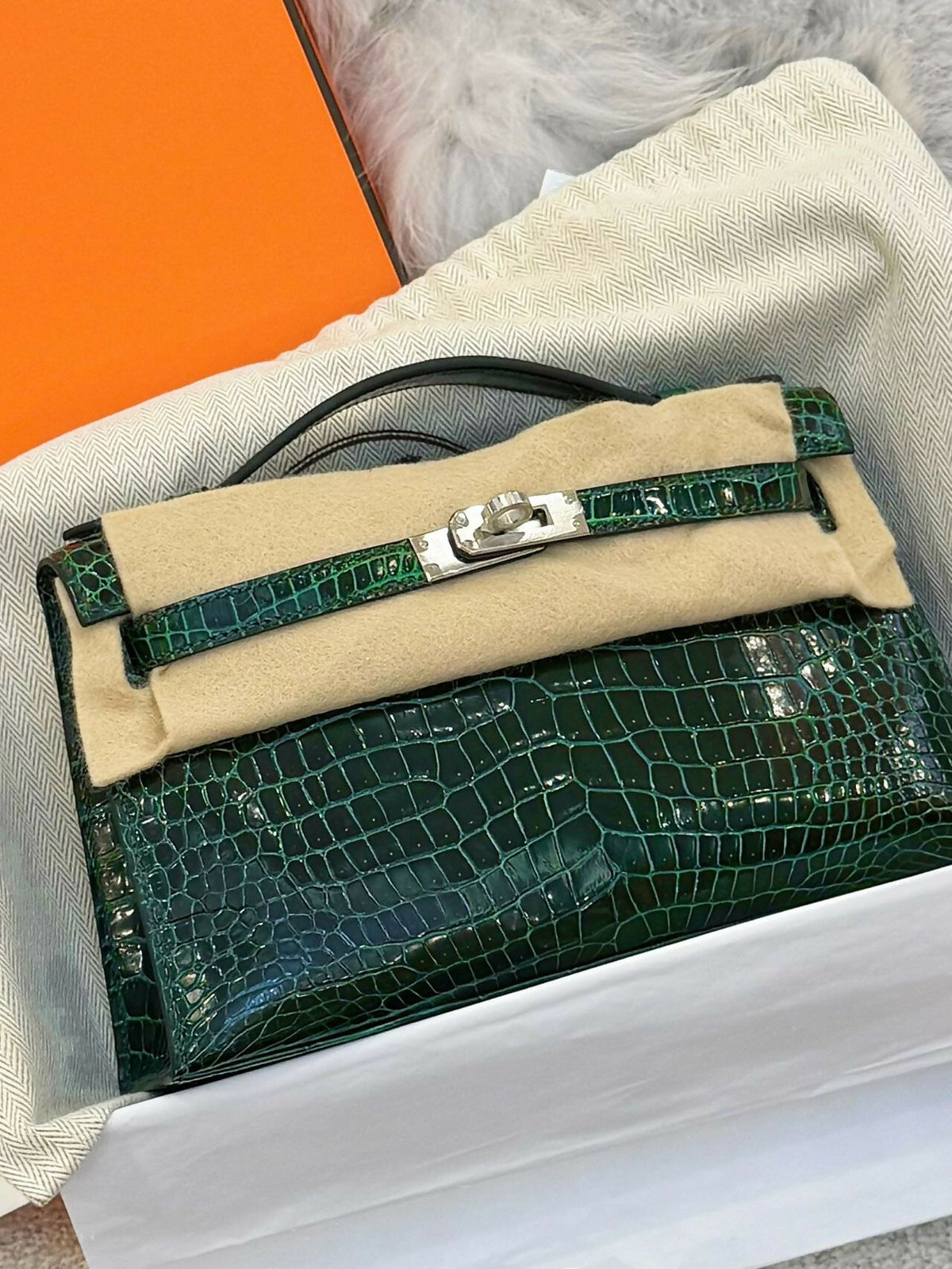 Hermès Kelly Pochette Vert Émeraude / Emeraude Shiny Porosus Crocodile with Palladium Hardware