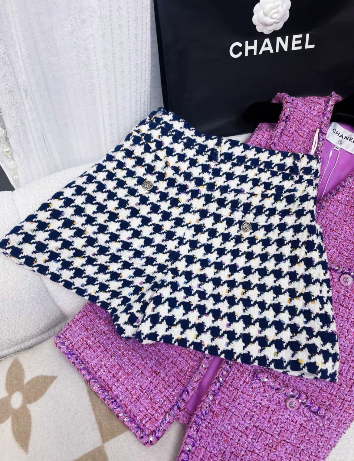 Chanel 21P SS blue houndstooth shorts