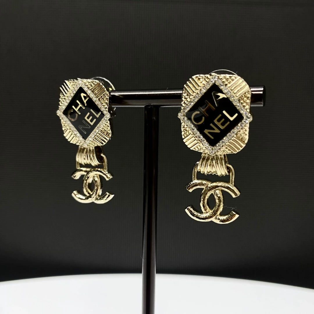 Chanel 21A double C earrings