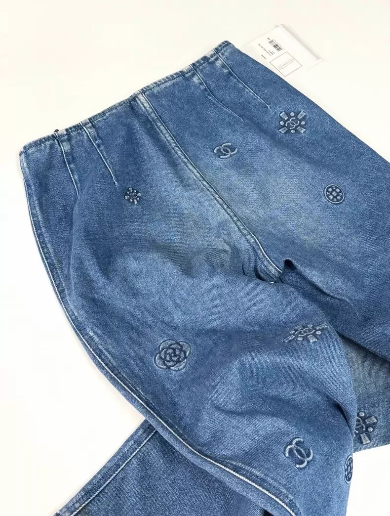 Chanel 21P Blue CC logo Camellia Jeans