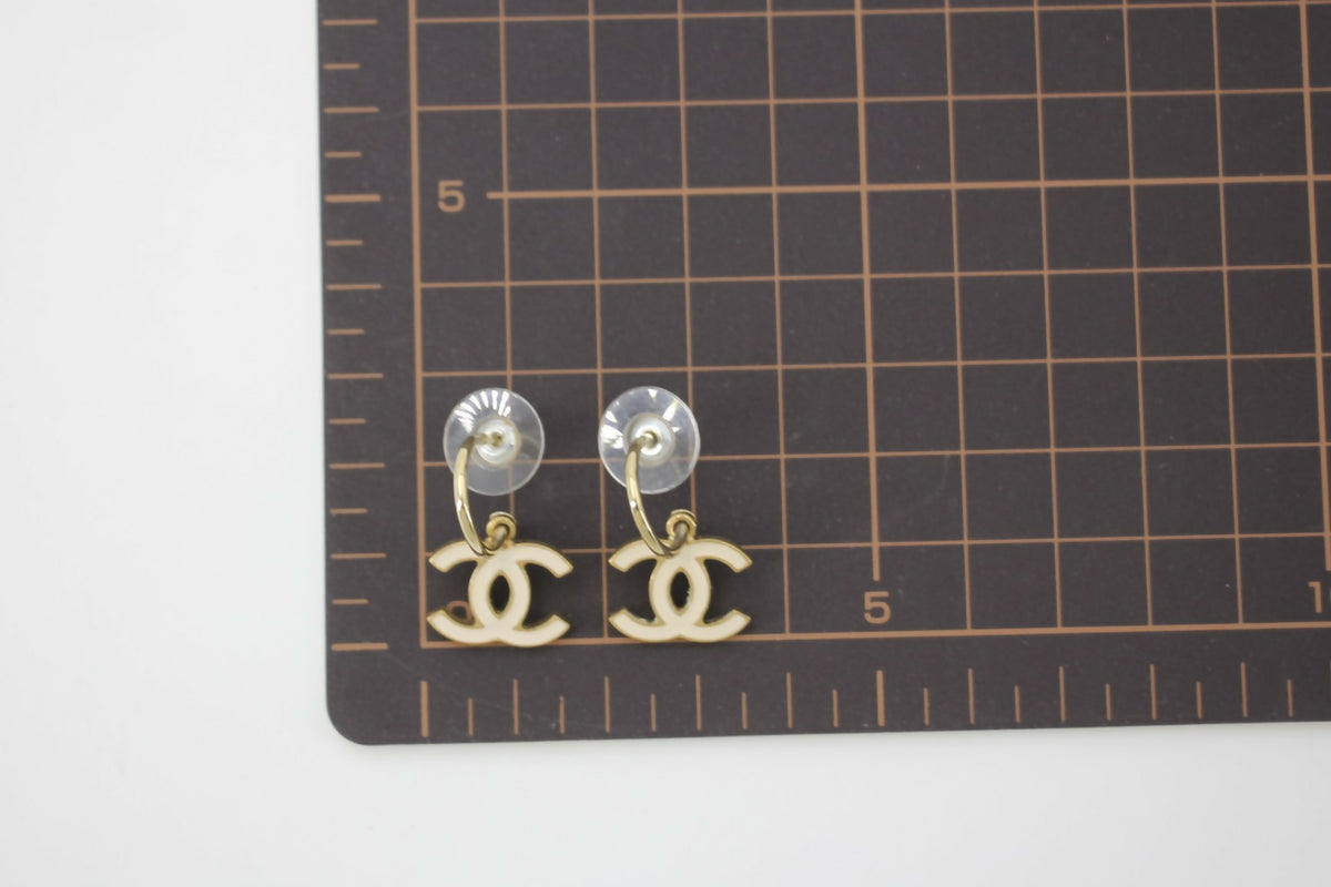 Chanel Vintage 10P Enamel White Pendant Earrings