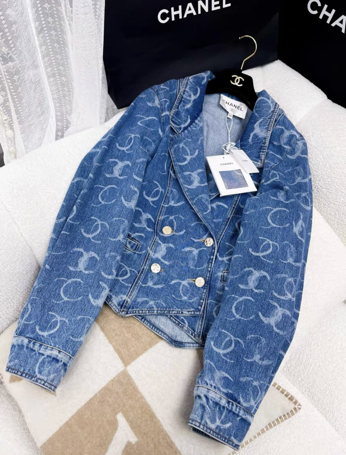 CHANEL Chanel 23B blue double C denim jacket - 34 Jacket - Used fashion item from Wararni