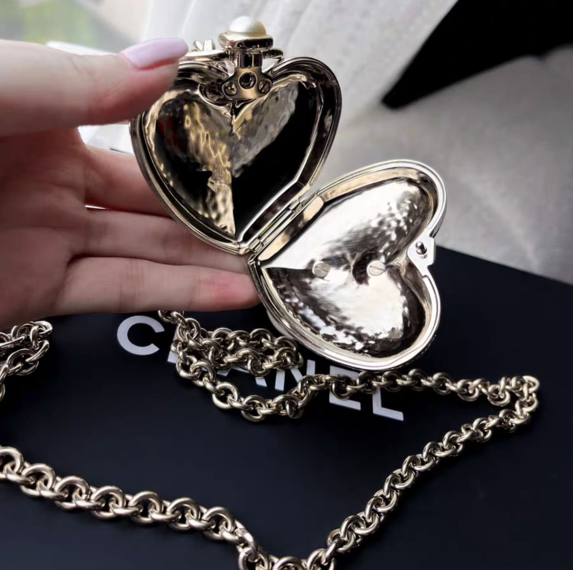 Chanel 22C gold large heart necklace – Wararni.com