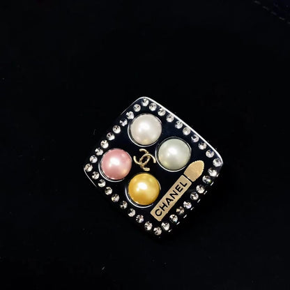 Chanel Spring/Summer 2021 eyeshadow palette brooch
