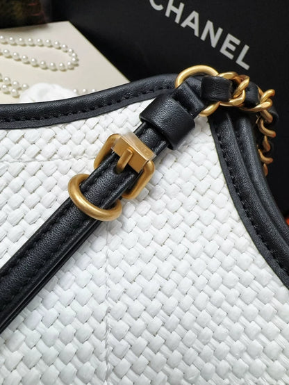 Chanel 26C tote bag in white woven rattan, small mode
