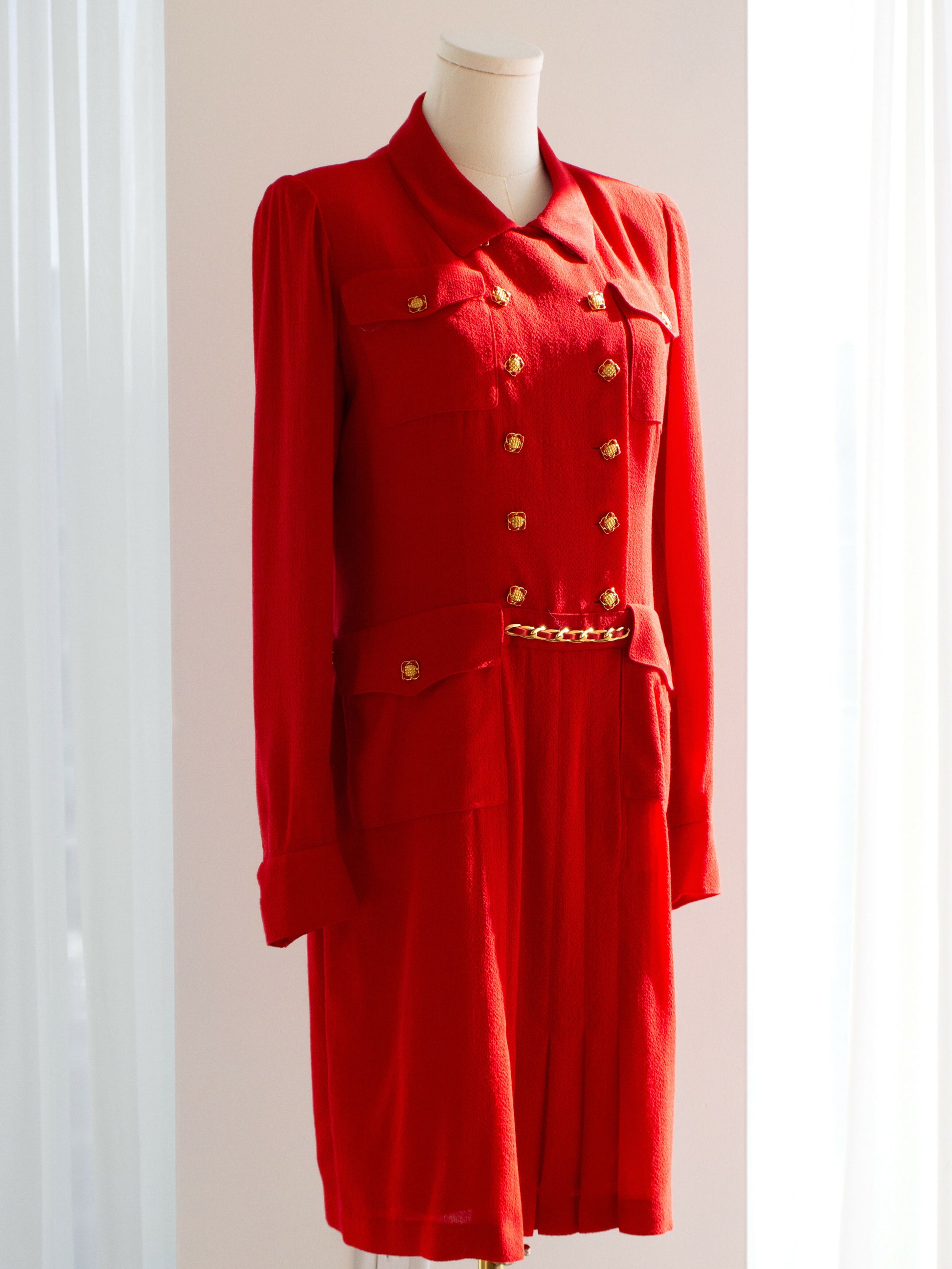 Chanel Vintage Haute Couture Fall/Winter 1988 Red Gold Chain Dress – Wararni.com Chanel Vintage Haute Couture Fall/Winter 1988 Red Gold Chain Dress – Wararni.com