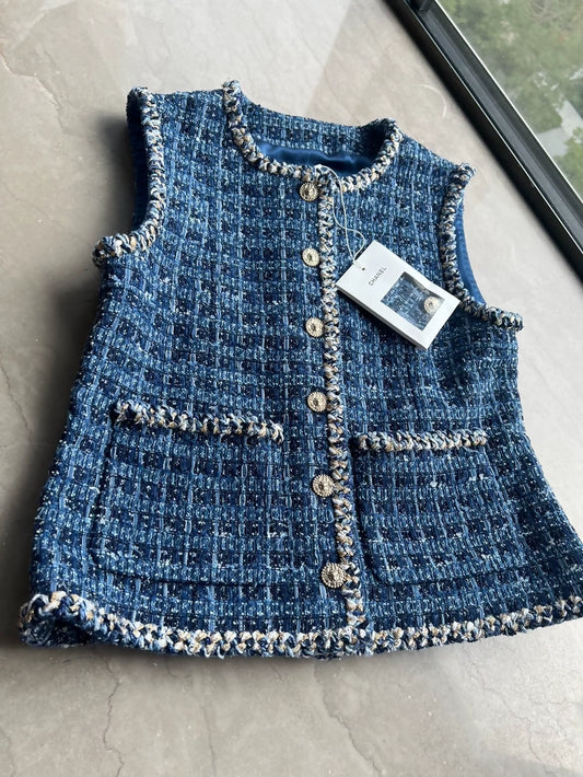 Chanel 25A blue tweed vest