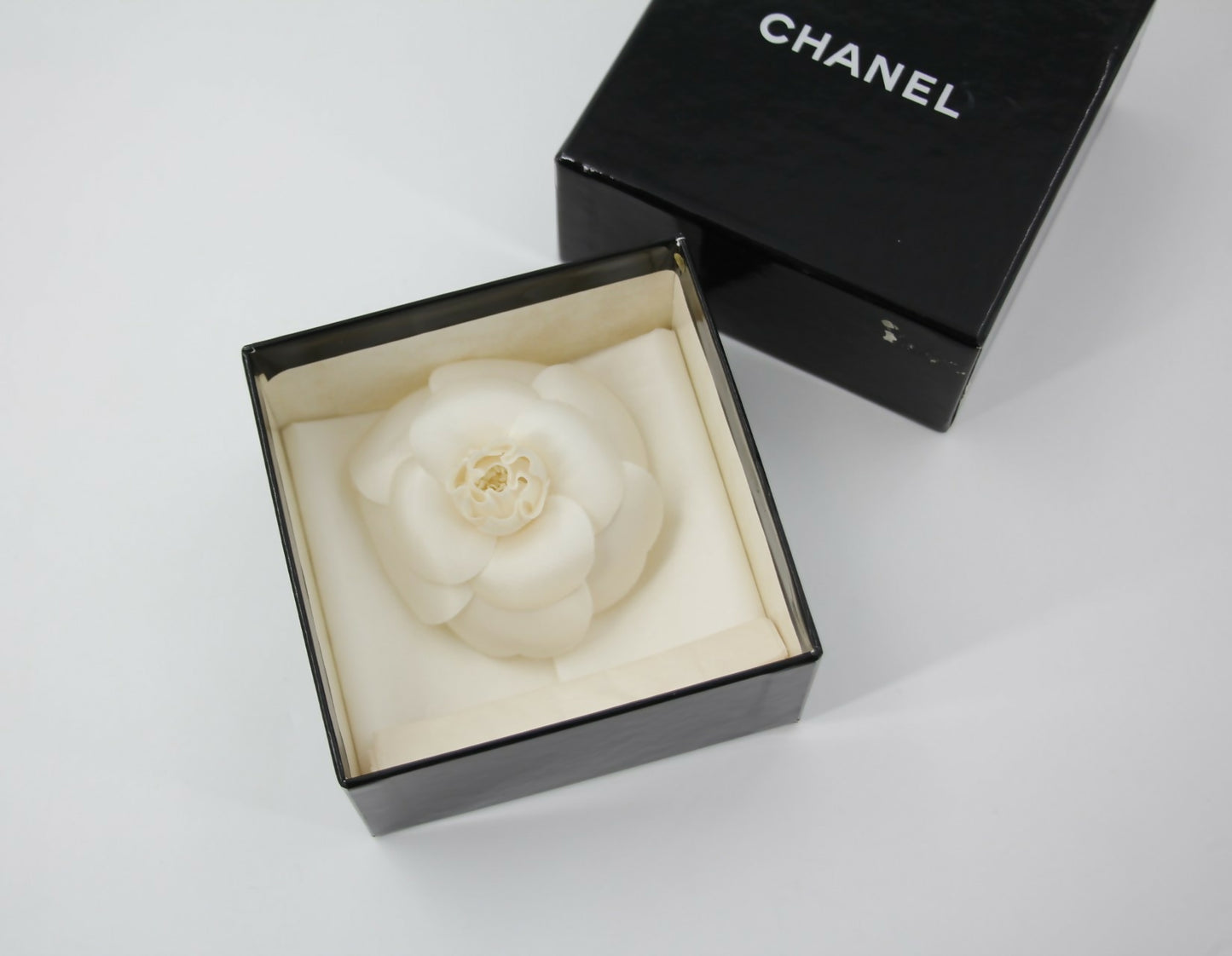 Chanel Vintage 81-85 Silk Light White Beige Camellia Brooch