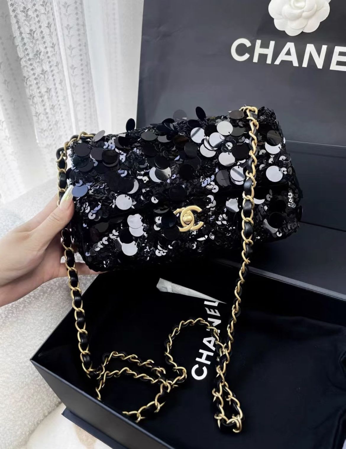 CHANEL Chanel 22 black sequin cf large mini chain bag - Large mini Crossbody Bag - Vintage fashion from Wararni