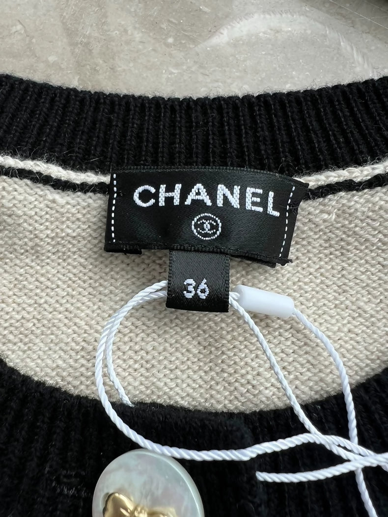 Chanel 25k beige sweater