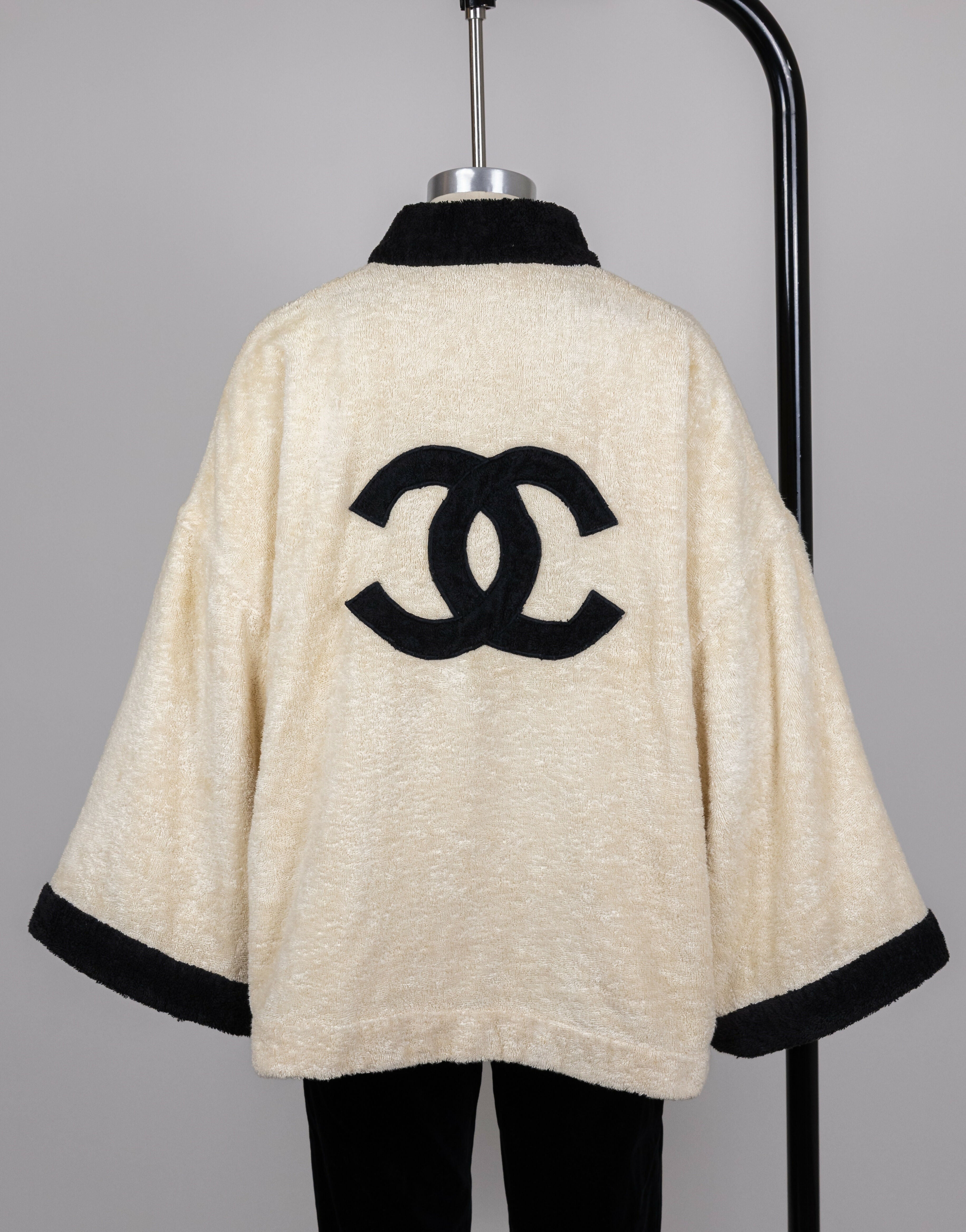美品・ビンテージ✨ CHANEL Chanel 1992 Vintage Ultra Rare Terry Cloth Logo Jacket – Wararni.com