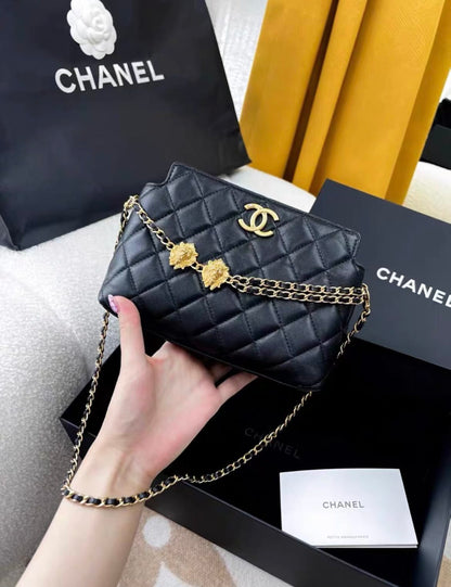 CHANEL Chanel 23A Black and Gold Lion Emblem Chain Bag - Small Shoulder Bag - Secondhand luxury from Wararni