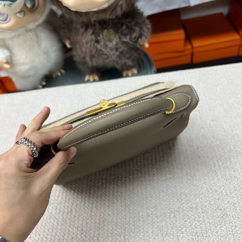 Hermès Kelly 28 in Gris Elephant Togo leather with brushed gold hardware