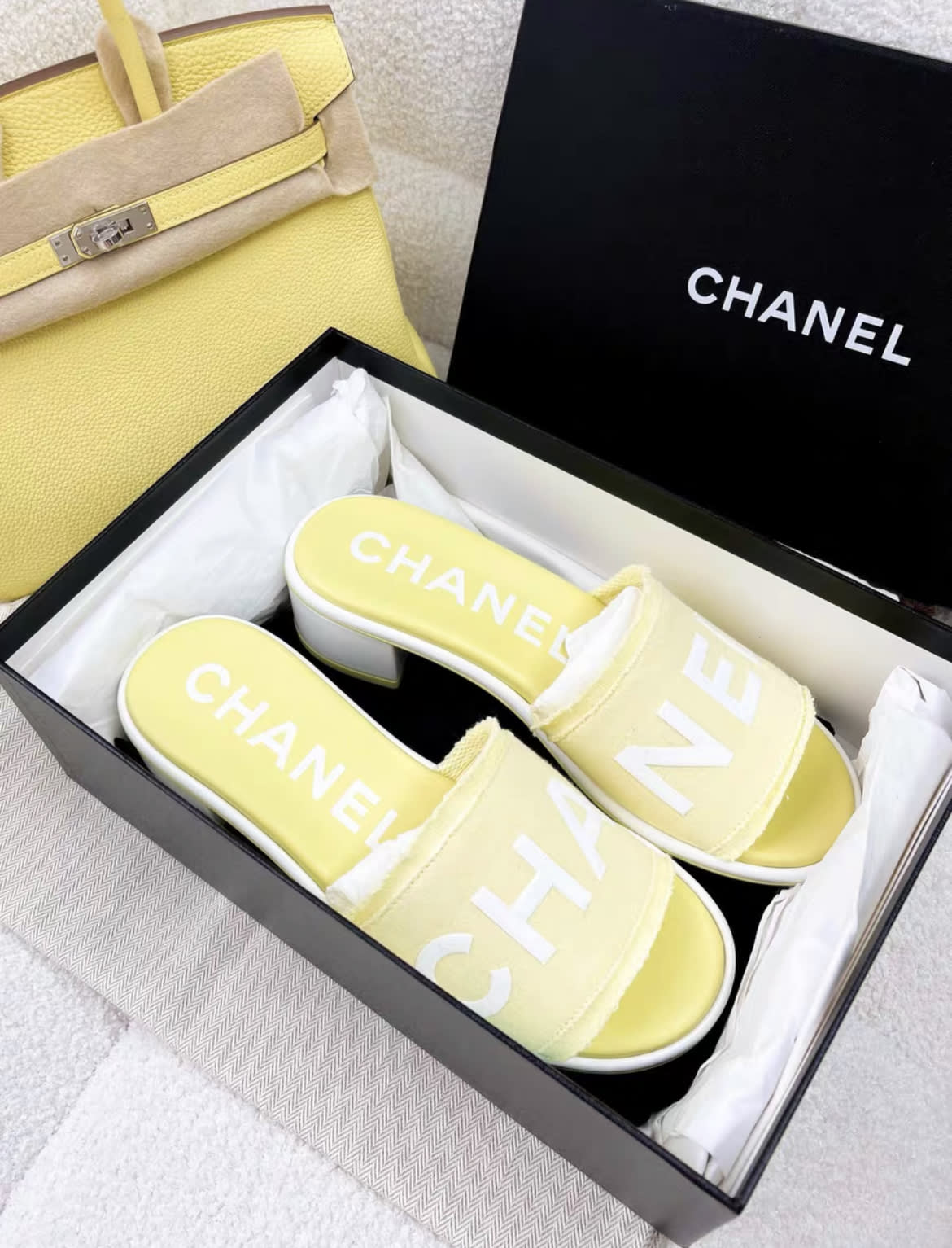 CHANEL Chanel 24C yellow sandals - 38 Shoes - Used fashion item from Wararni