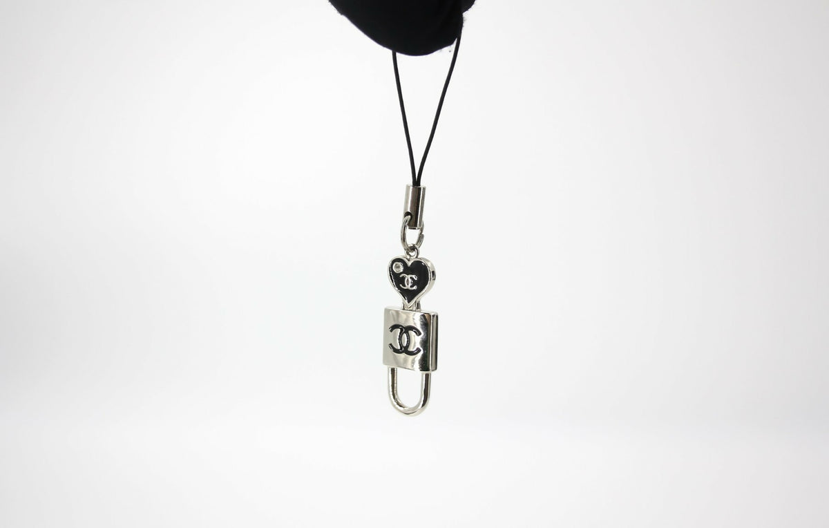 Chanel Vintage 07P Metal Silver Keyring Bag Charm
