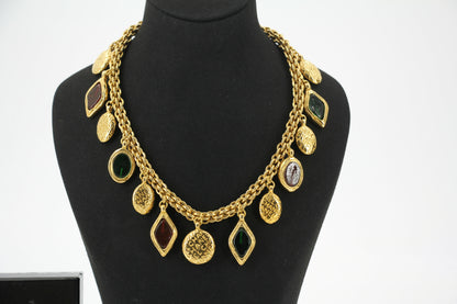 Chanel Vintage 71-80 Gripoix Red and Green Oval Gold-Plated Necklace