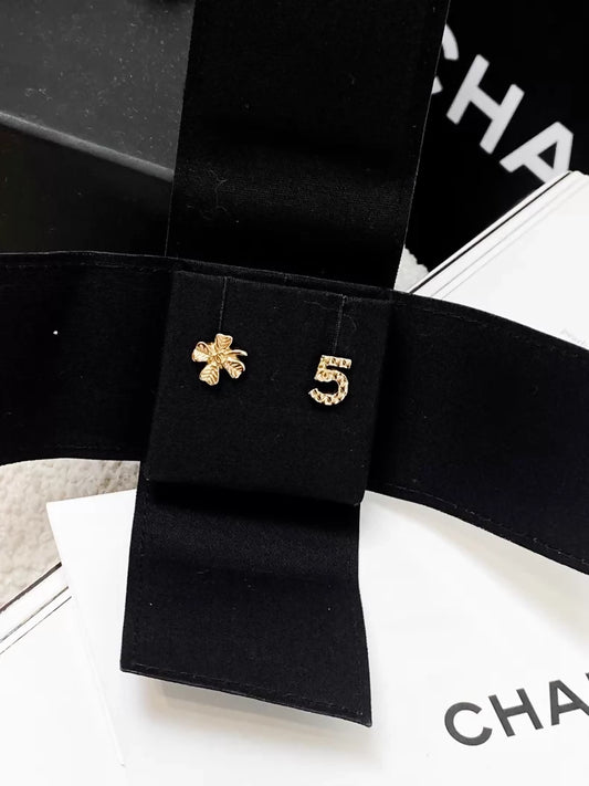 Chanel clucky charm n5 gold stud earrings