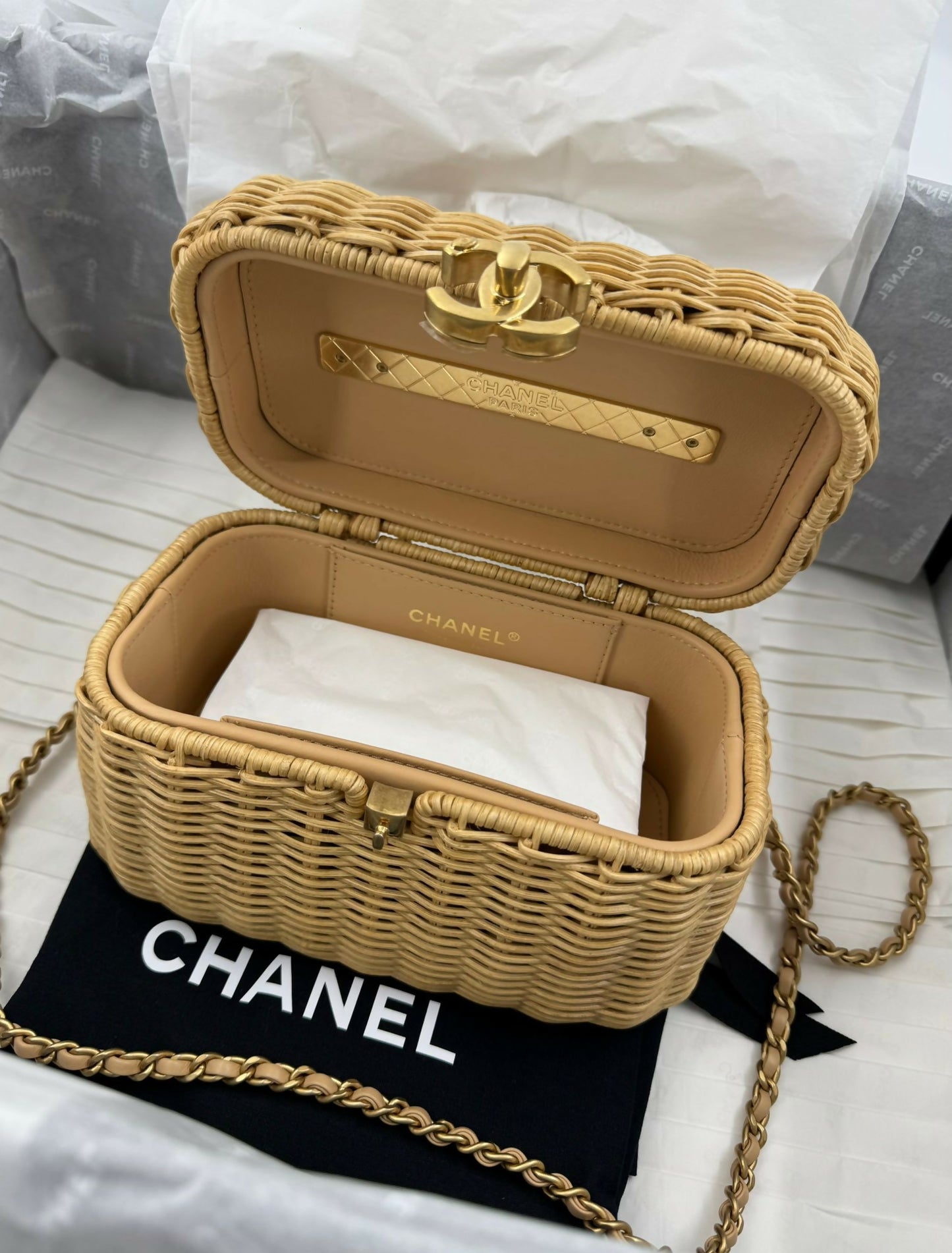 Chanel Cruise 2025/26 Braided Rattan & Gold-Tone Metal Beige Vanity Case
