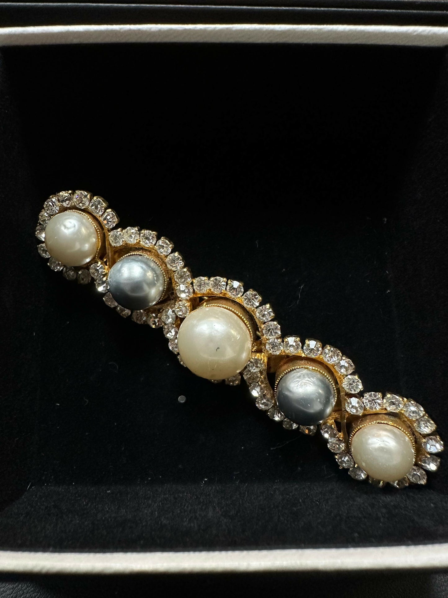 Chanel Vintage 71-80 Rhinestone & Imitation Pearls Gray White Brooch