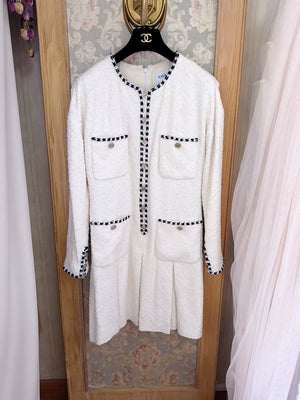 Chanel 21s four-pocket dress with jacket