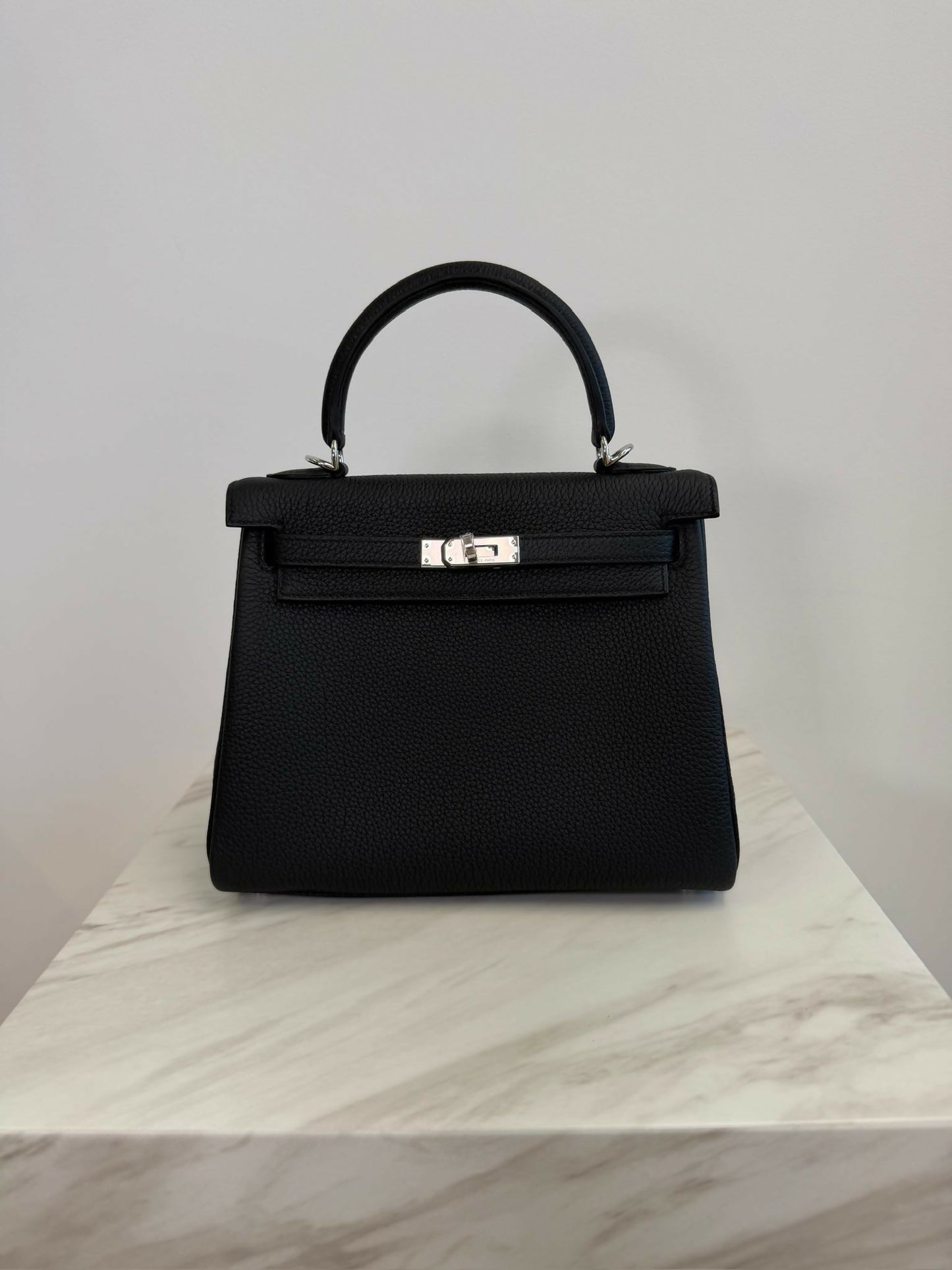 Hermès Kelly 25 Black Togo PHW G 2026