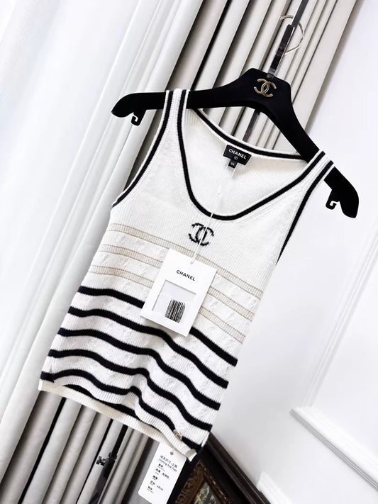 Chanel 22B white striped logo double C top
