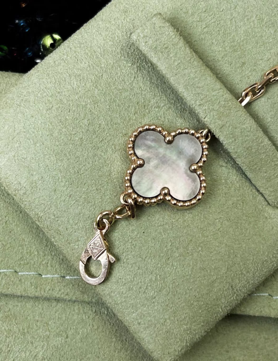 Vintage Alhambra bracelet, 5 motifs, 18K rose gold, gray mother-of