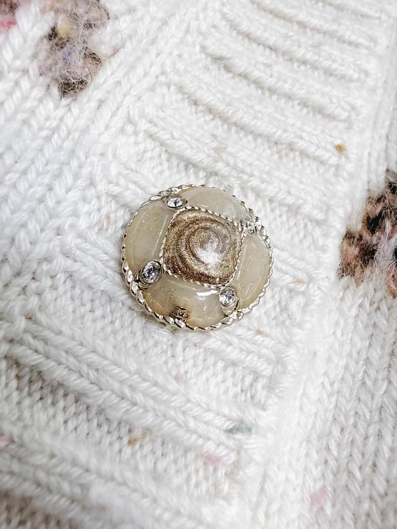 Chanel 25N beige cashmere cardigan with reindeer and four-leaf clover
