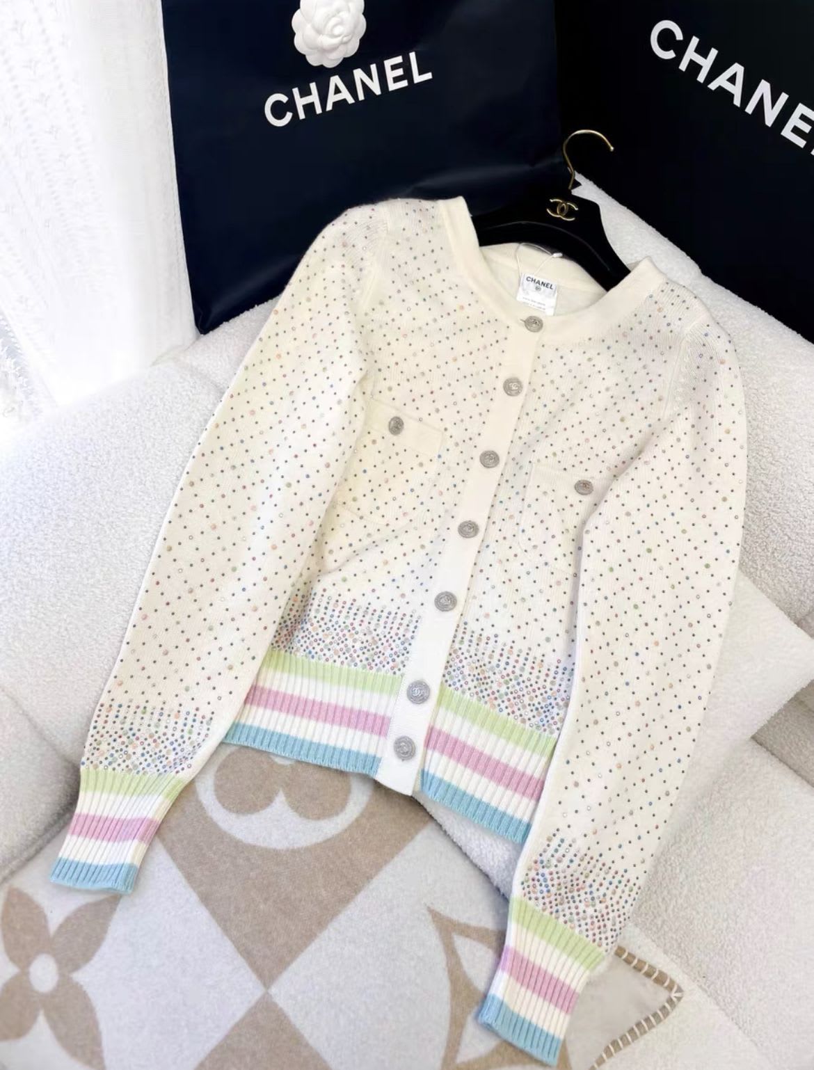 CHANEL Chanel off-white colorful cashmere cardigan - 34 Cardigan - Secondhand luxury from Wararni