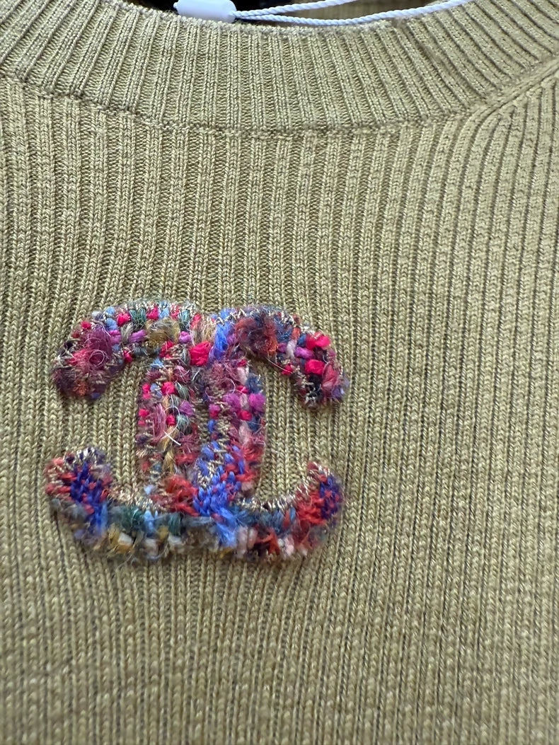 Chanel 22k olive green knit top