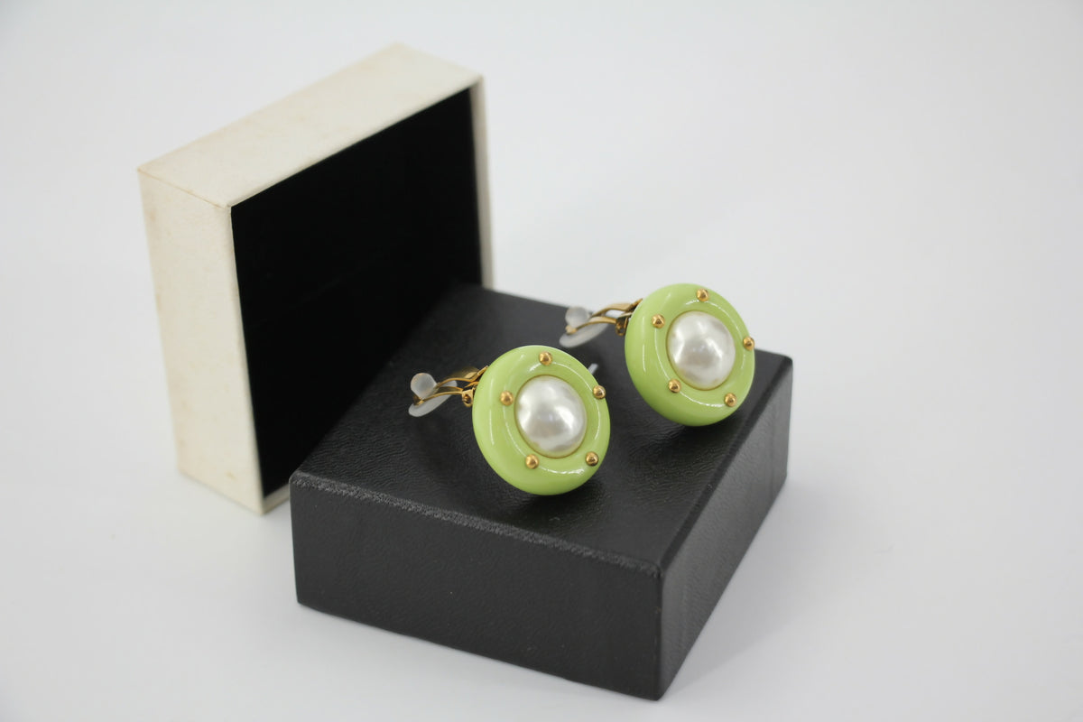 Chanel Vintage 96C Imitation Pearl Resin Light Green Round Clip-on Earrings
