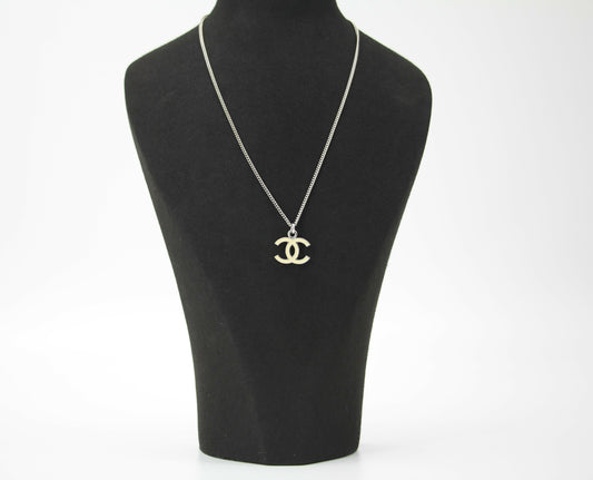 Chanel Vintage 07V Enamel Classic White CC Light Gold Necklace