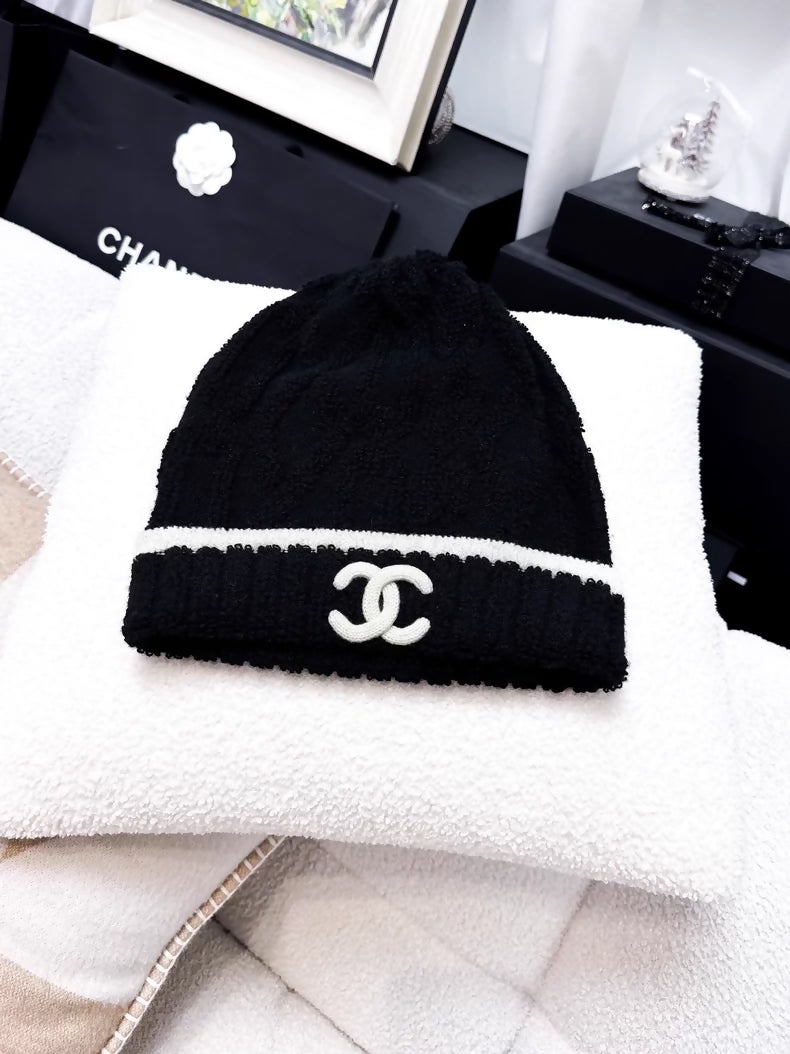 Chanel 22A black and white knit beanie with large double C logo