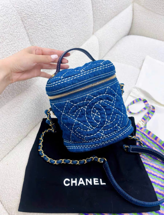 CHANEL Chanel blue denim vintage vanity case bag - Small Crossbody Bag - Used fashion item from Wararni