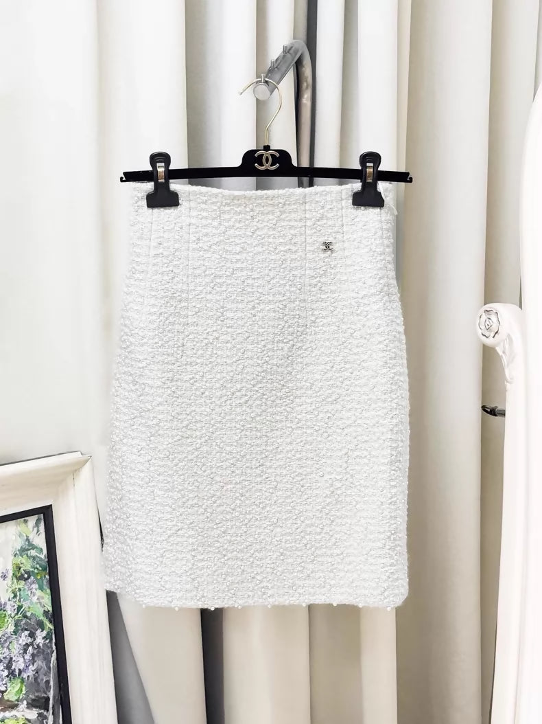 Chanel 17A white ecru tweed suit jacket and skirt