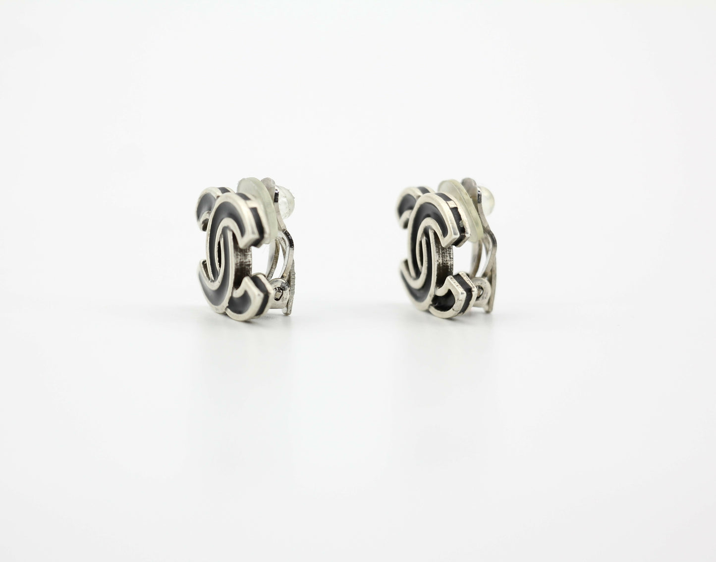 Chanel Vintage 04A Metal Black Silver CC Clip-on Earrings