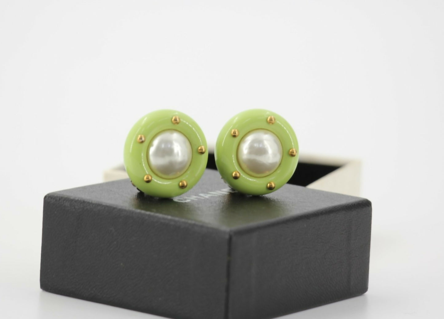 Chanel Vintage 96C Imitation Pearl Resin Light Green Round Clip-on Earrings
