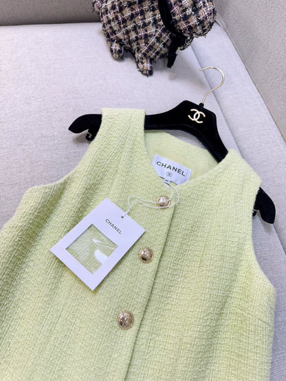 Chanel 20k Green tweed Vest