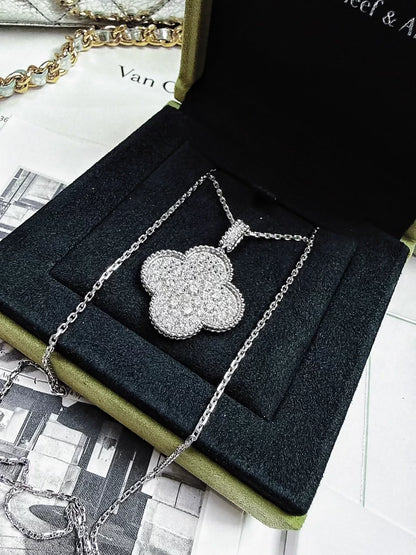 VCA Van Cleef 
Arpels Magic Alhambra pendant 18K white gold, Diamond