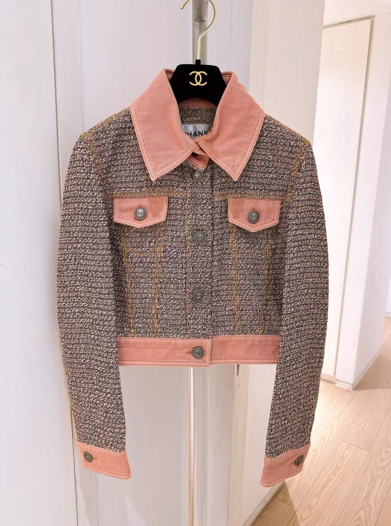 CHANEL Chanel orange and pink tweed jacket - 34 Jacket - Used fashion item from Wararni