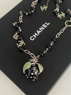 Chanel apple-shaped black beaded long necklace
