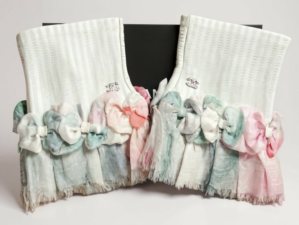 Rare Chanel 13C Paris-Versailles Mint Green Leather Silk Bows CC Fingerless Gloves Size 7.5