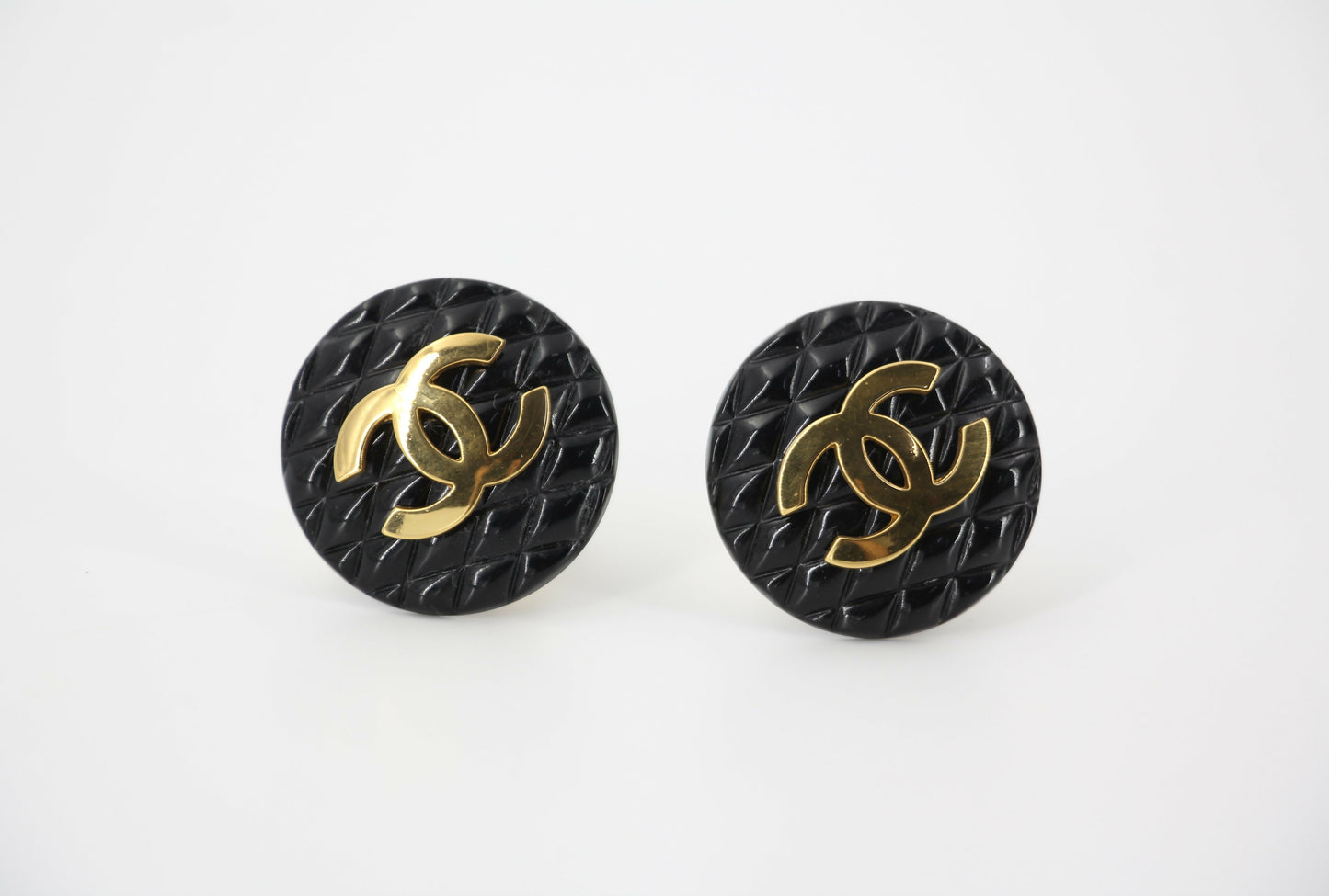 Chanel Vintage 93P Resin Gold-Plated Quilted Black Round Clip-on Earrings