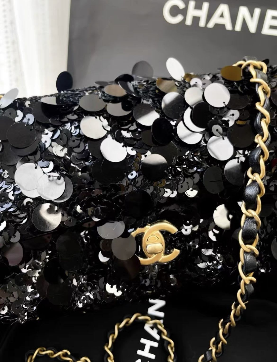 Chanel 22 black sequin cf large mini chain bag – Wararni.com